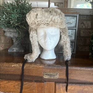 HOUSE OF FLUFF OVERSIZED BIOFUR EXPLORER'S HAT M / L FAUX FUR EXCELLENT